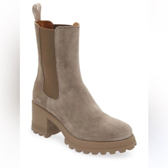 Voile Blanche Claire Suede Chelsea Boots NEW - Picture 1 of 6